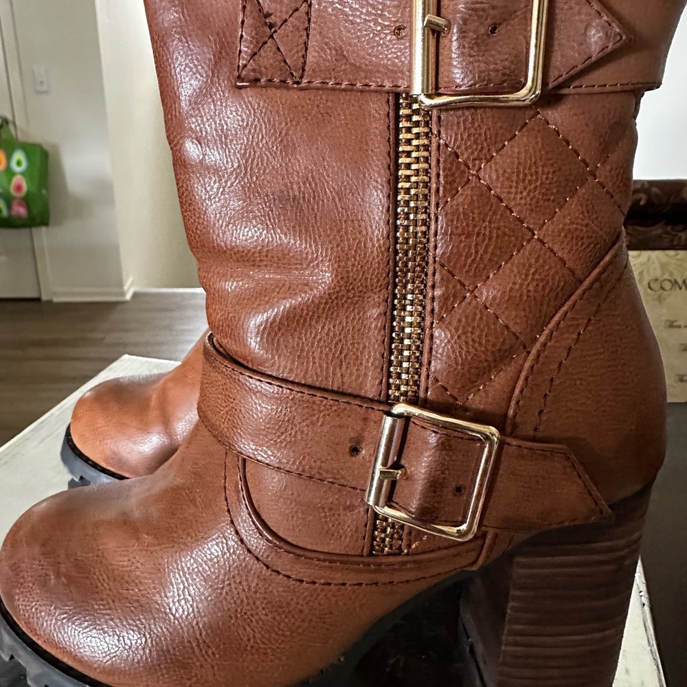 SOLD💕🎄Extreme by Eddie Marc Boots excellent quality gold buckles size 6.